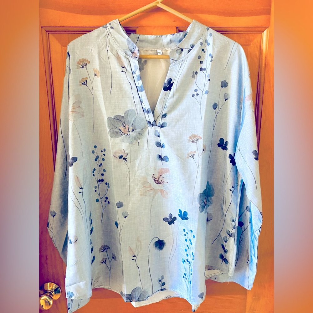 Lovely Lightweight long sleeve, beautiful watercolor floral pattern, 1XL